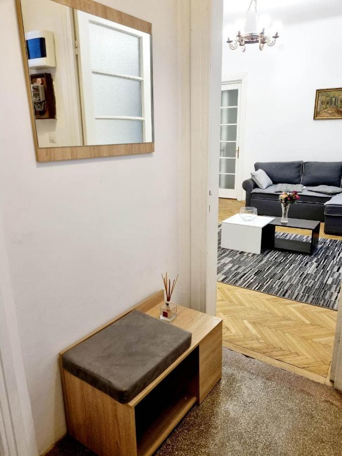 Cozy Apartment Near City Center Bucarest Exterior foto