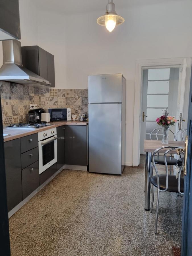 Cozy Apartment Near City Center Bucarest Exterior foto