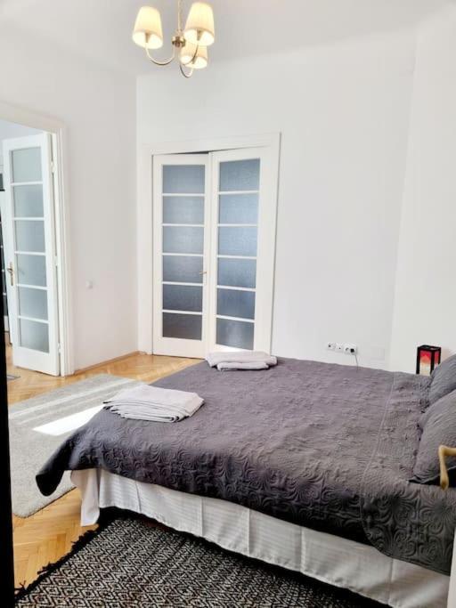 Cozy Apartment Near City Center Bucarest Exterior foto