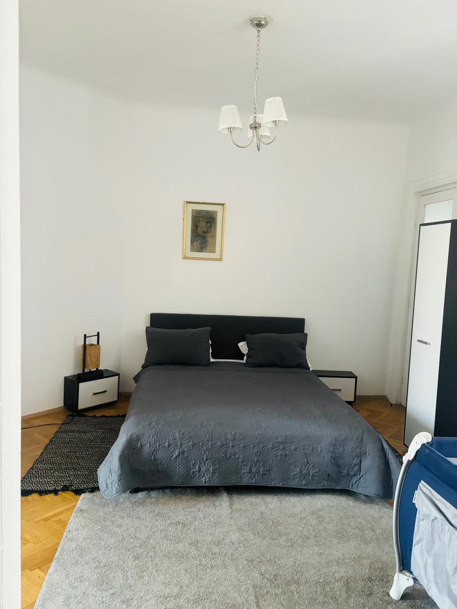 Cozy Apartment Near City Center Bucarest Exterior foto