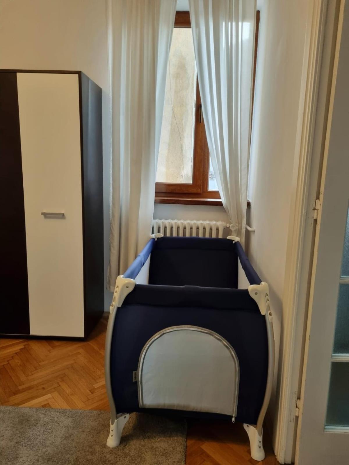 Cozy Apartment Near City Center Bucarest Exterior foto