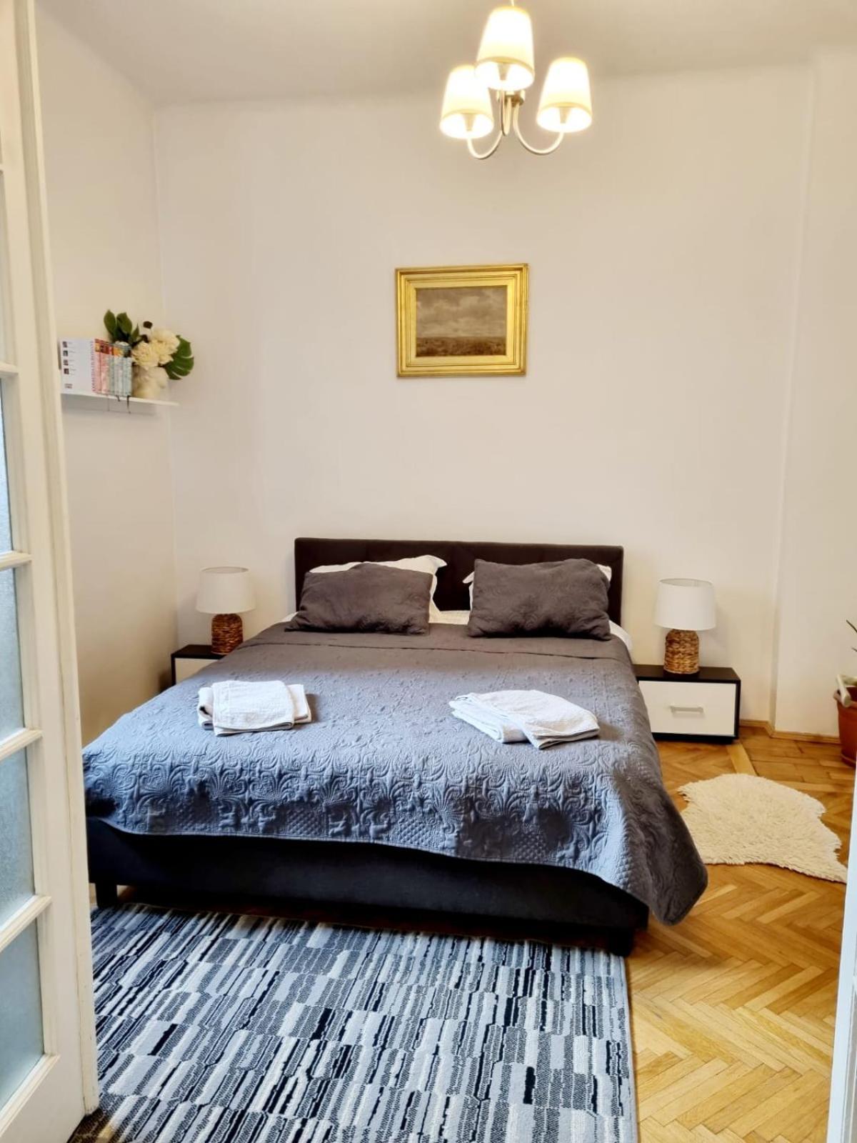 Cozy Apartment Near City Center Bucarest Exterior foto