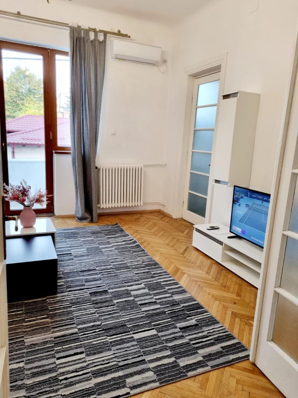 Cozy Apartment Near City Center Bucarest Exterior foto