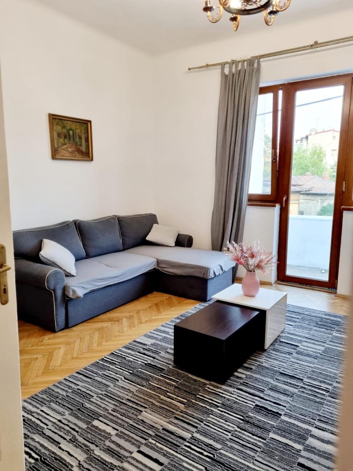 Cozy Apartment Near City Center Bucarest Exterior foto