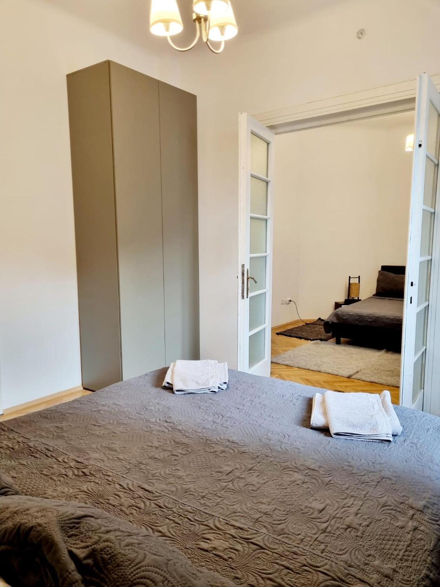 Cozy Apartment Near City Center Bucarest Exterior foto