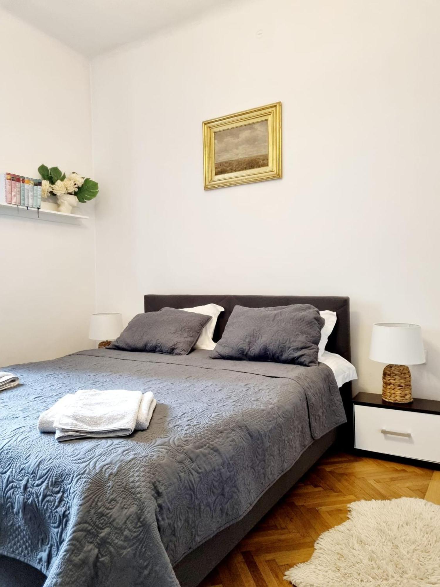 Cozy Apartment Near City Center Bucarest Exterior foto