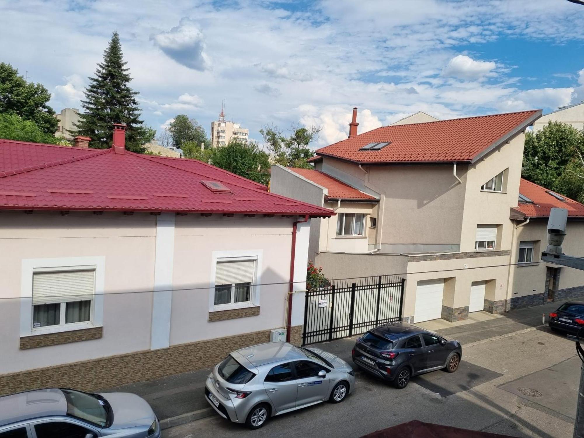 Cozy Apartment Near City Center Bucarest Exterior foto