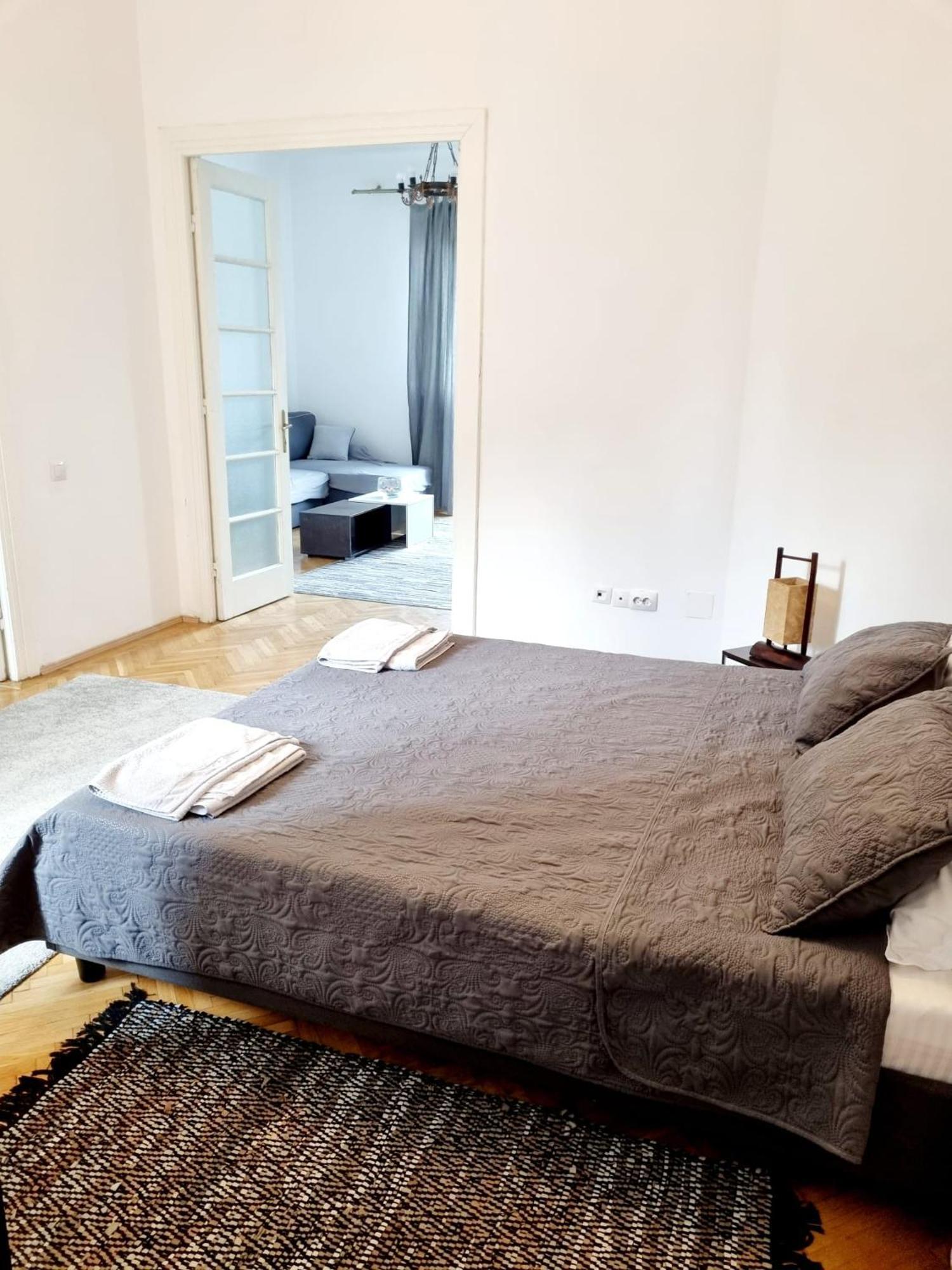 Cozy Apartment Near City Center Bucarest Exterior foto