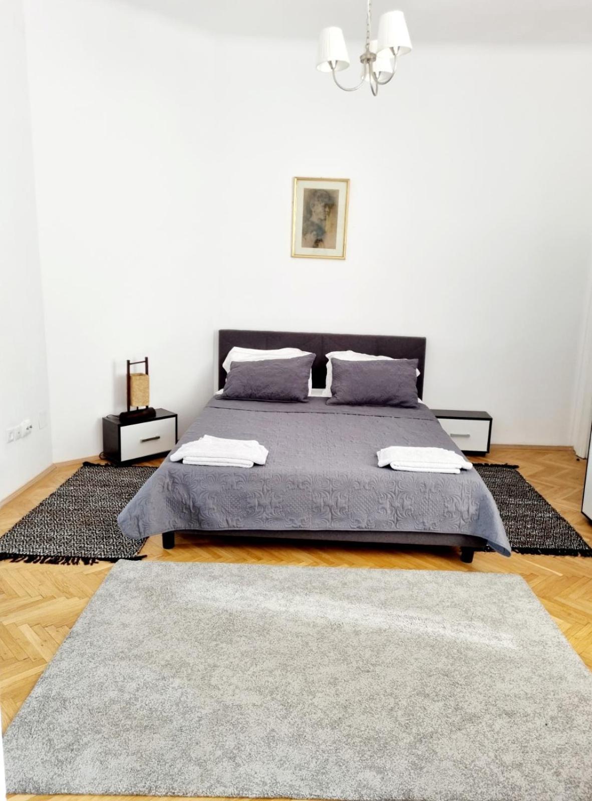 Cozy Apartment Near City Center Bucarest Exterior foto