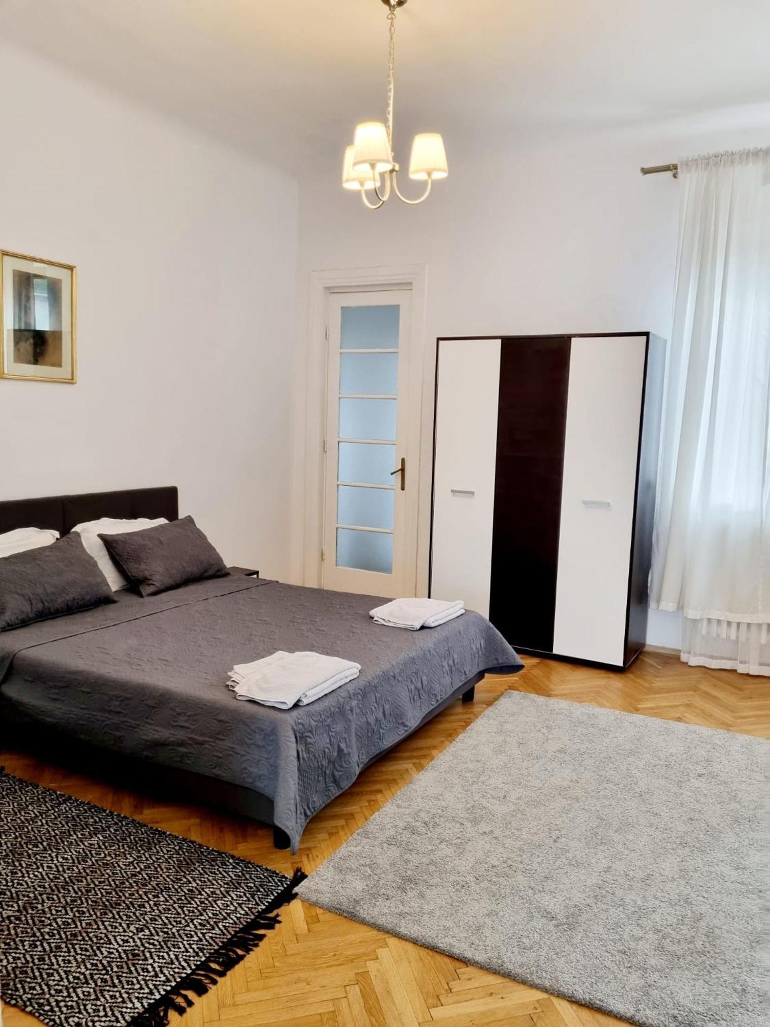 Cozy Apartment Near City Center Bucarest Exterior foto